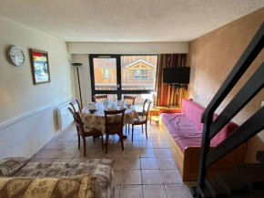 Duplex 6 personnes proche ski, balcon, parking, casier à ski - FR-1-516-3